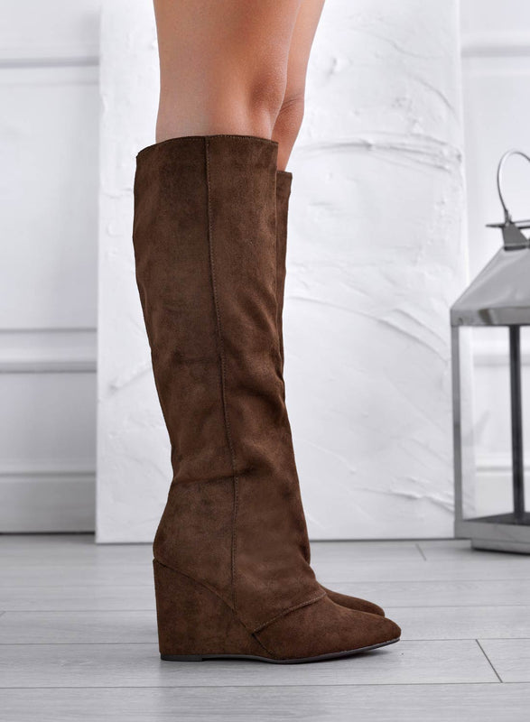 SIERRA - Bottines compensées en daim marron