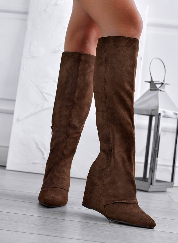 SIERRA - Bottines compensées en daim marron