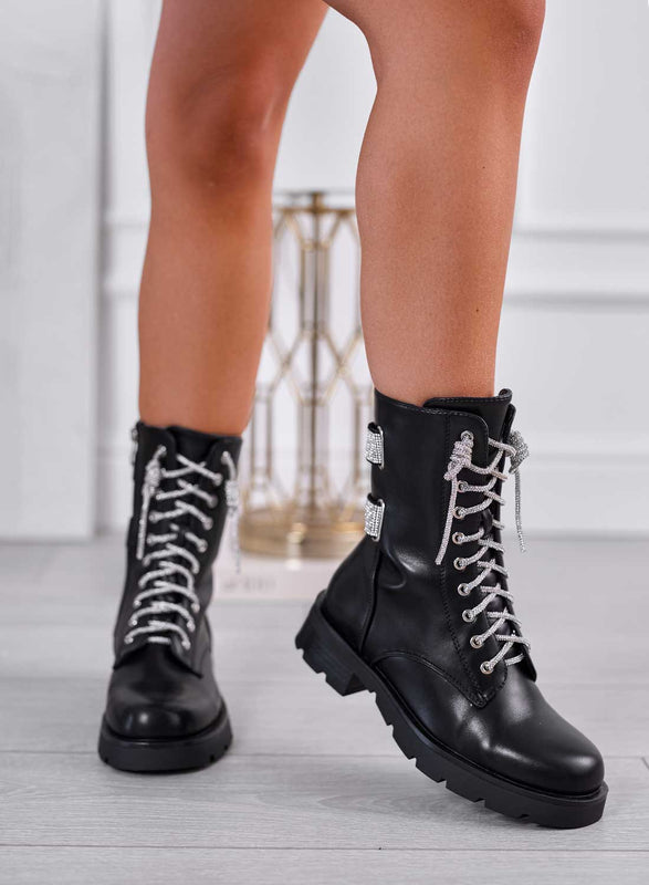 TATIANA - Bottines style militaire noires avec lacets ornés de bijoux