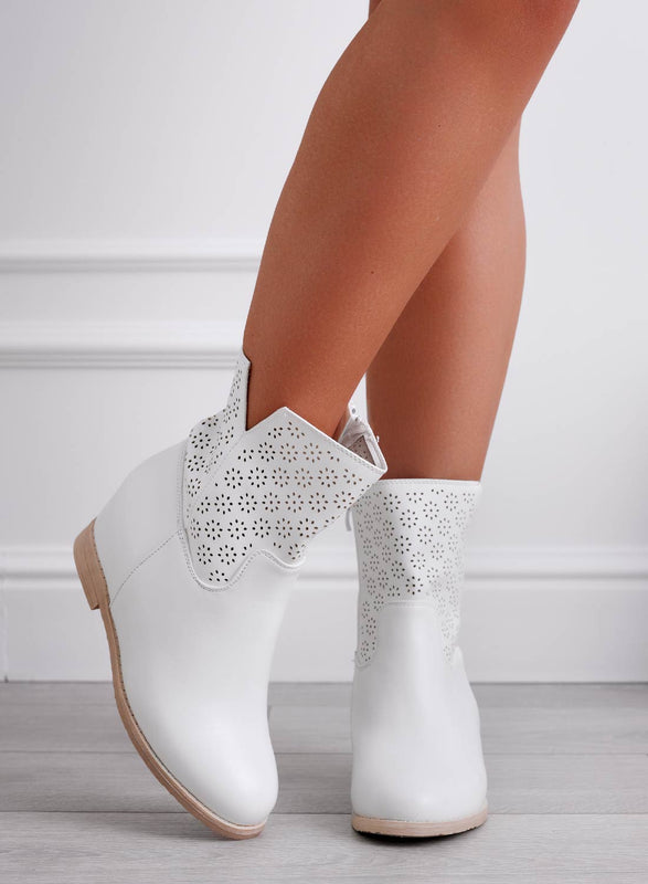 BEKY - Bottines perforées blanches à cale interne