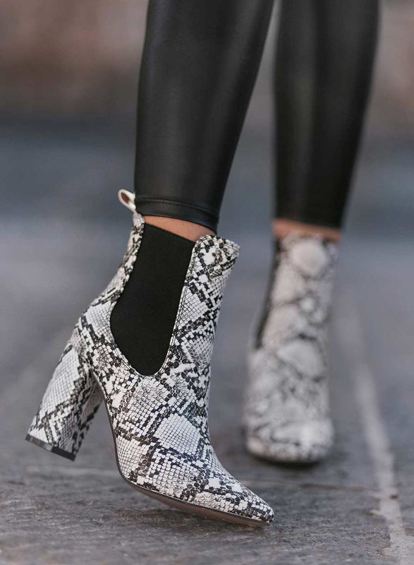 JAMES - Bottines Alexoo en python noir avec élastique latéral