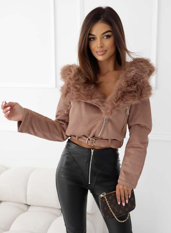 Veste marron avec capuche en fausse fourrure