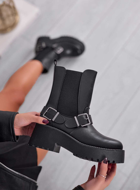 MADDY - Bottines noires avec élastique latéral et boucles
