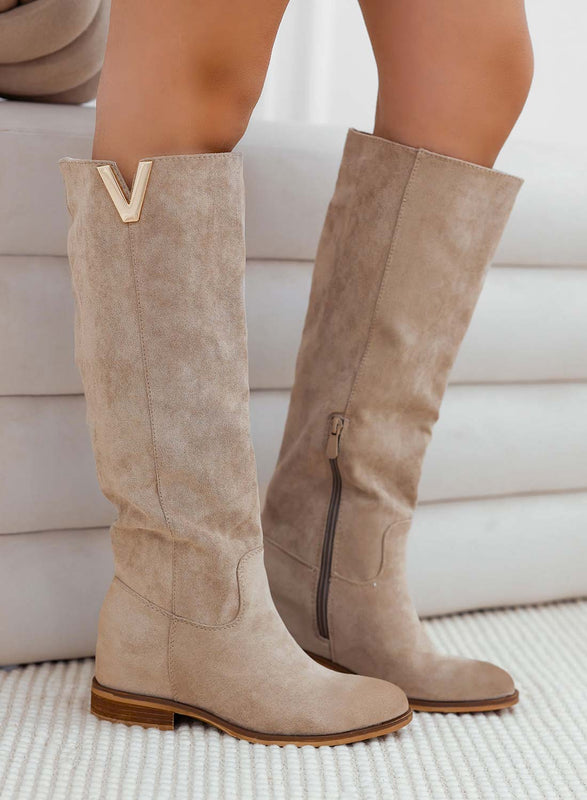 RANDA - Boots Alexoo en daim beige avec cale interne