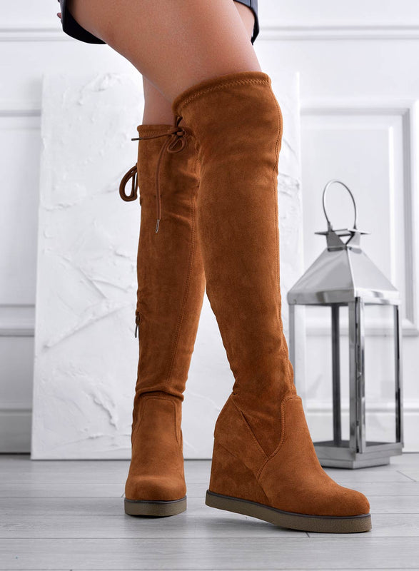 LESLIE - Cuissardes camel en daim avec semelle compensée