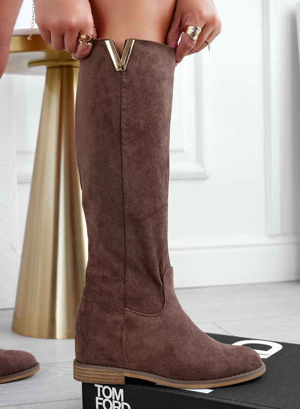 RANDA Bottes en daim camel a talon compense interne