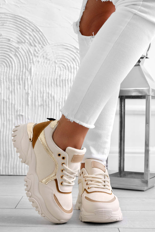 Sneakers beige con suola alta e pannelli a contrasto