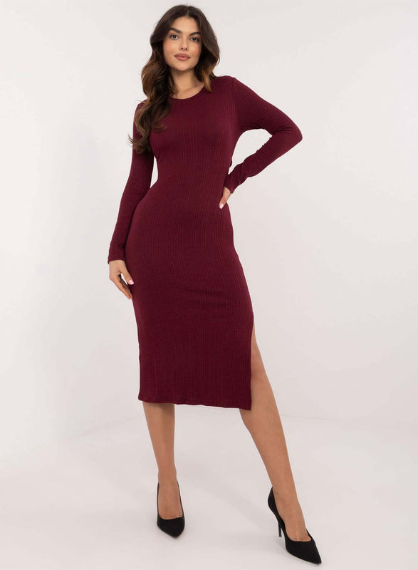 Robe longuette bordeaux à côtes avec fente latérale