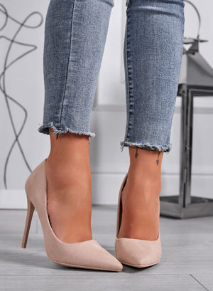 ANASTASIA - Zapatos de tacón beige de ante con tacón de charol