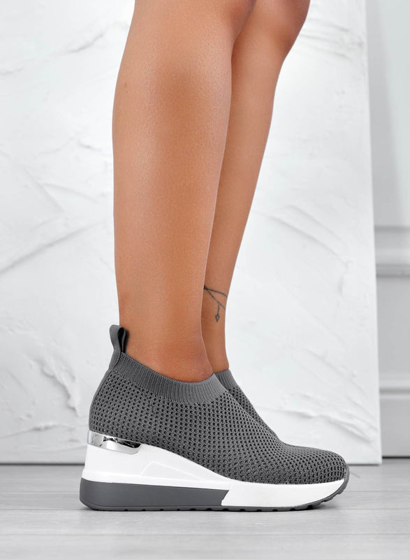 Baskets grises en tissu élastique