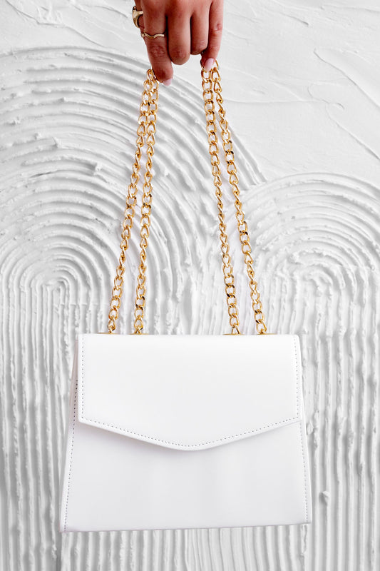 Pochette B217 blanche avec chaîne dorée