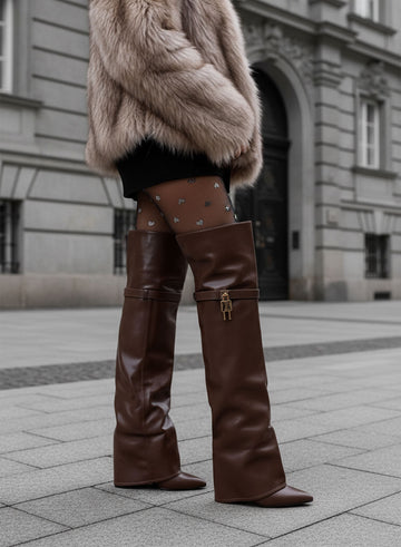 STEFANY - Botas altas marrones con tacón ancho y candado dorado