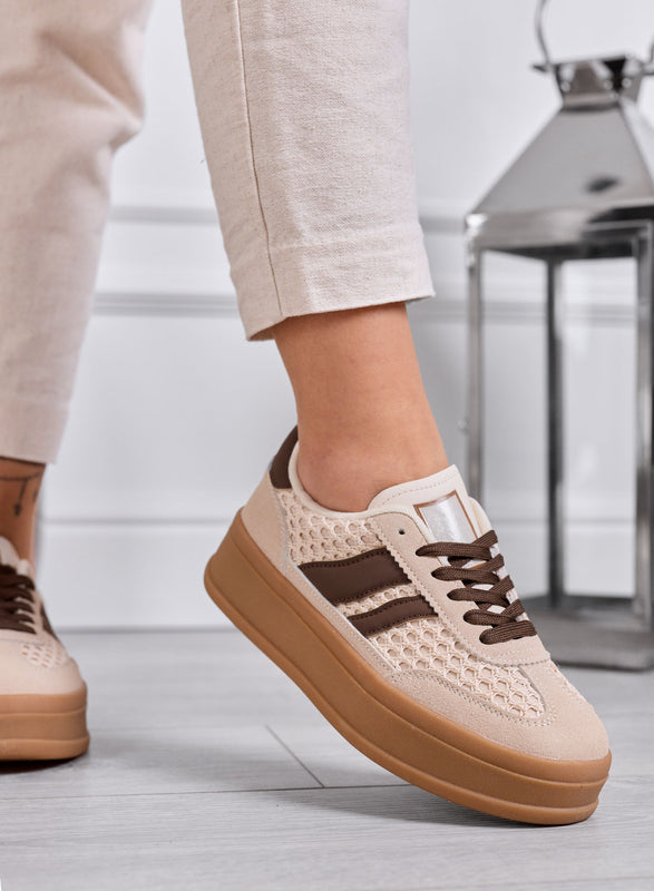 MARISOL - Zapatillas beige con detalles marrones y suela de goma