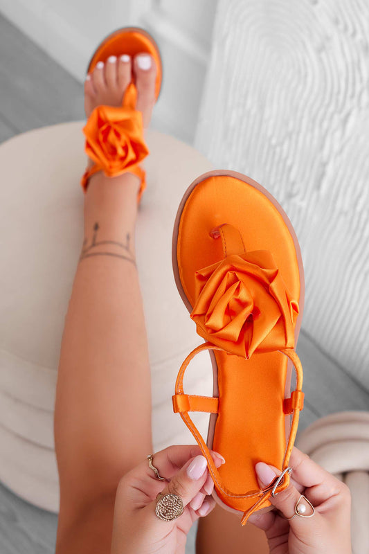 KETA - Sandales orange tongs en satin avec fleur