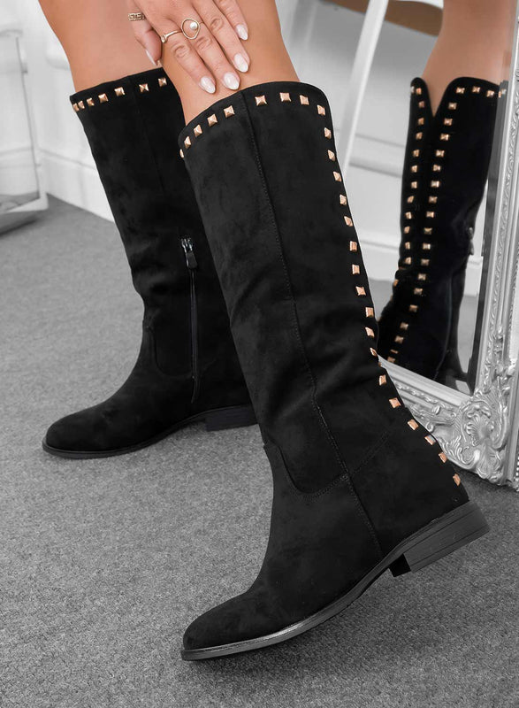 JANINE - Boots Alexoo en daim noir avec cale interne et clous