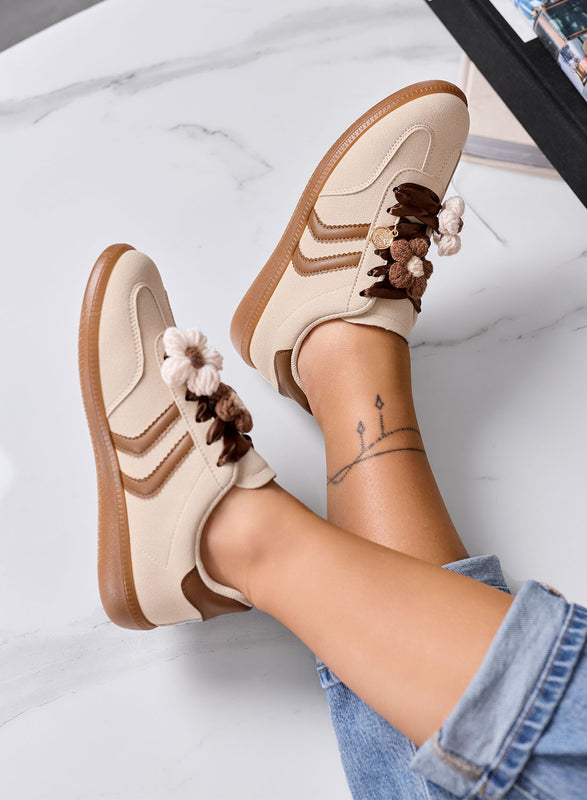 MELISSA - Beige and camel sneakers with crochet flowers