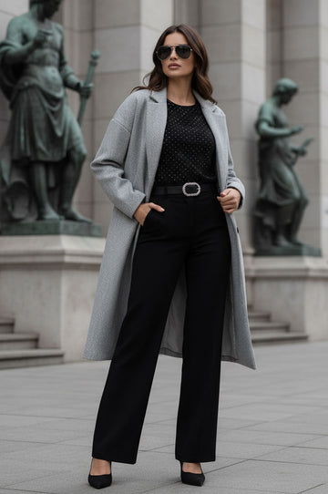 Manteau long élégant gris avec boutons