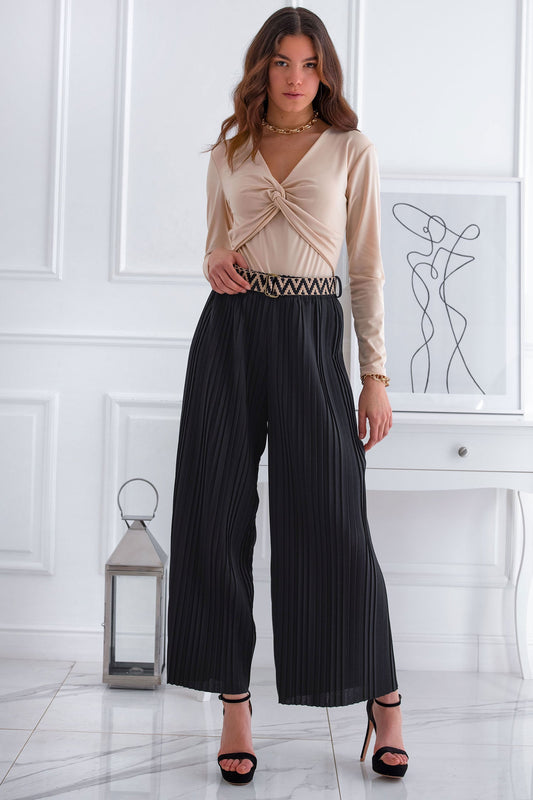 Pantalon noir à plis avec ceinture