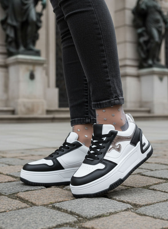 BRIGIDA - Baskets blanches à semelle compensée et détails noirs