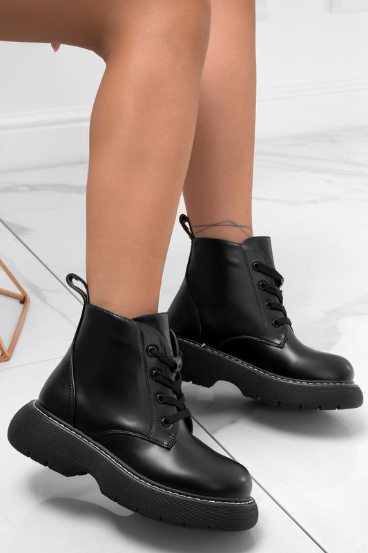 SVEVA - Bottines noires à lacets