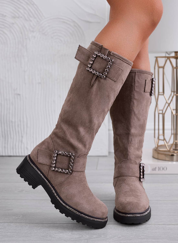 AMIS - Bottes en daim boue avec boucle bijou