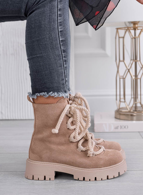 Bottines style militaire couleur boue avec lacets en corde beige