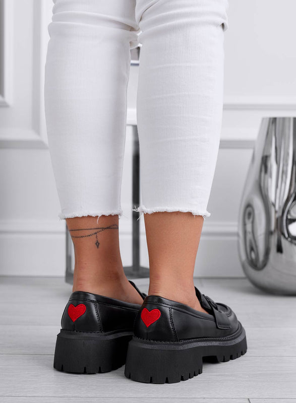 MARTINA - Mocassins noirs avec coeur rouge à l'arrière