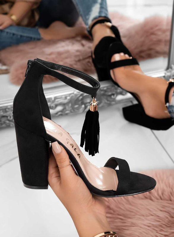 ZIVA - Sandales noires avec talon confortable et pendentif