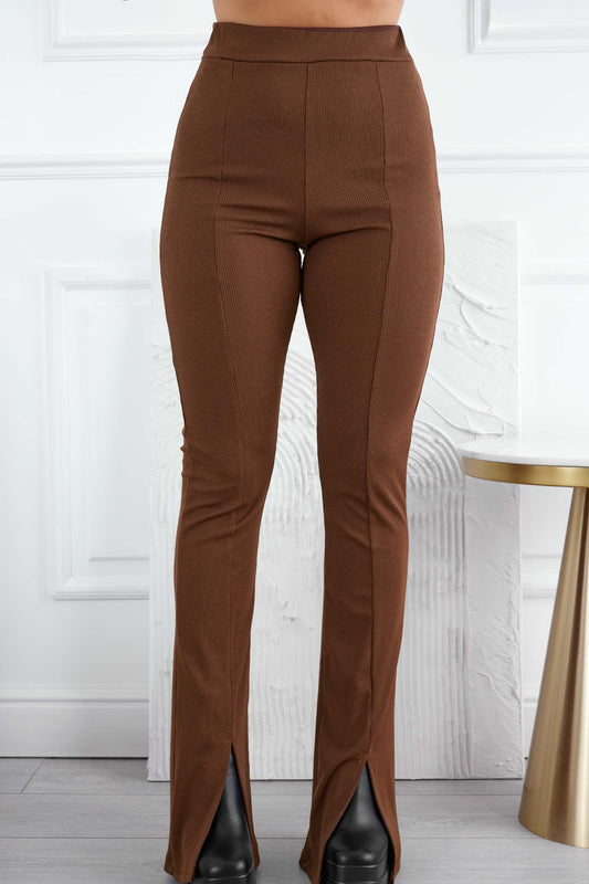 Pantalon côtelé marron avec fente