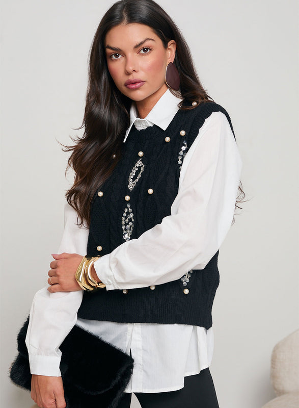 Camicia bianca con gilet nero  decorato con paillettes e perline
