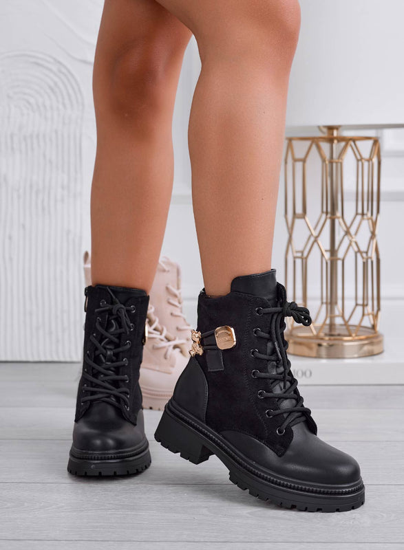 GEMMA - Bottines amphibies noires avec broche teddy dorée