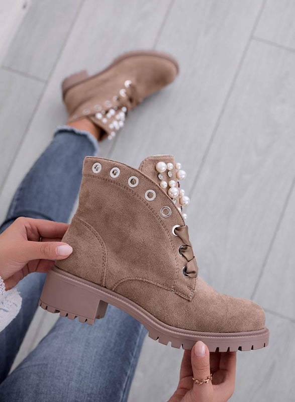 LEANNA - Bottines couleur boue avec perles et strass