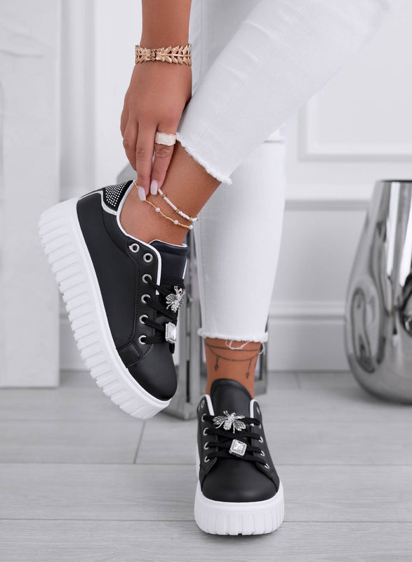 Sneakers nere con applicazione ape gioiello oro