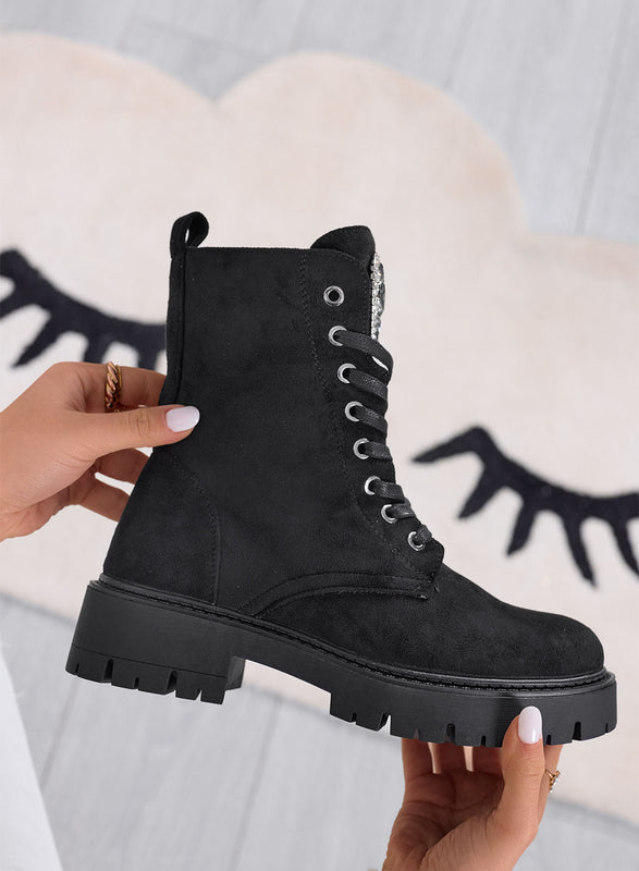 BRIGITTE - Bottines noires style rangers avec cœur bijou