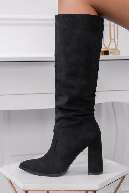 MENA - Bottes en daim noir à talons