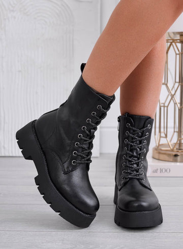 TRACY - Botines negros tipo militar con cordones laminados