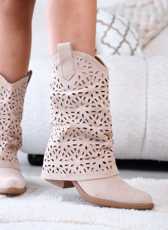 JULY - Bottines camperos beige en daim perforé avec revers