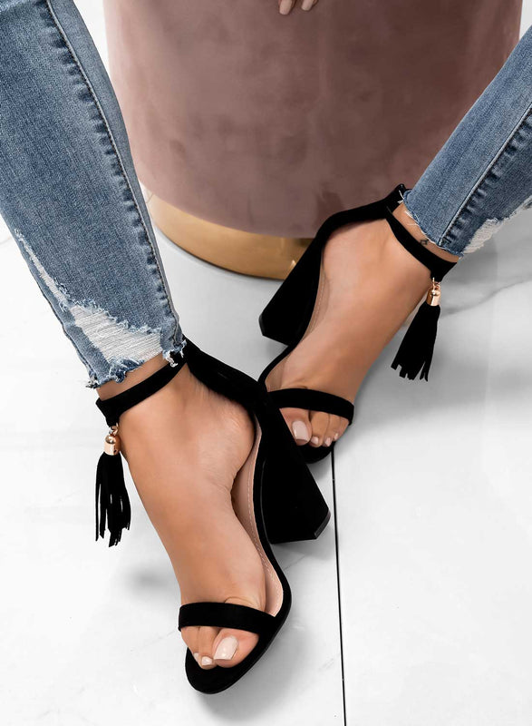 ZIVA - Sandales noires avec talon confortable et pendentif