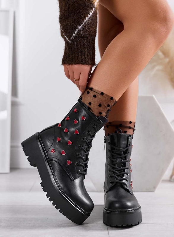 ODESSA - Bottines noires style militaire Alexoo avec application de cœurs rouges