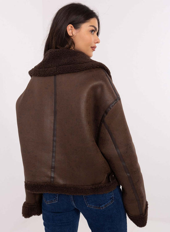 Veste en peau de mouton marron avec fausse fourrure