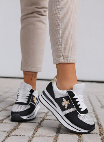MOORE - Baskets noires avec maille respirante et bijou en forme d'abeille