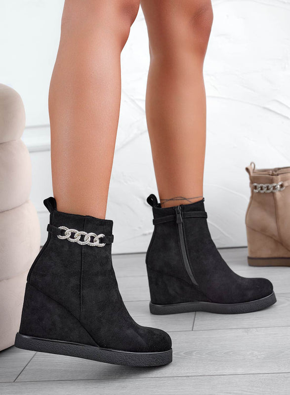 Black ankle boots with wedge heel and jewel chain