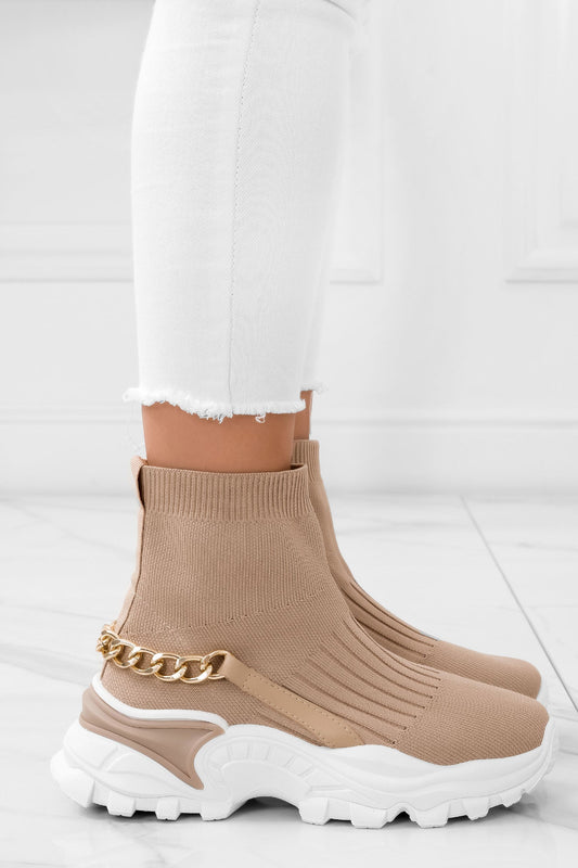 LUCY - Baskets-chaussettes beiges avec chaîne dorée