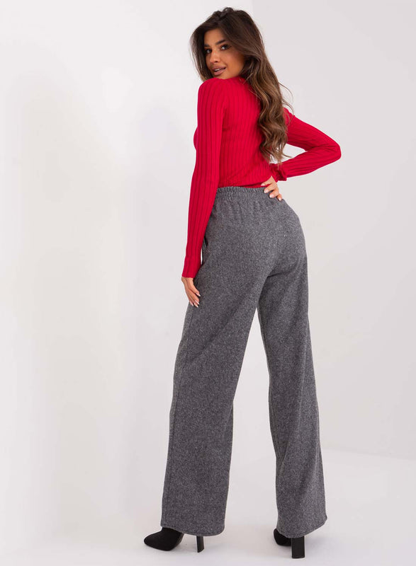 Pantalon gris avec ressort et cordon à la taille