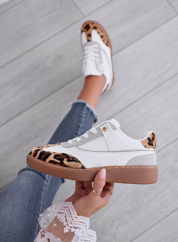 TEODORA - Baskets blanches avec semelle marron et empiècements léopard