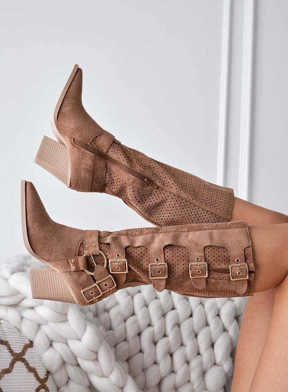 SERA - Bottes camperos marron ajourées avec boucles dorées