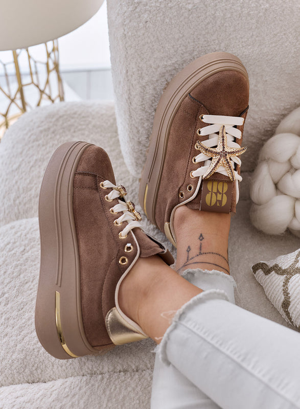 PAMELA - Zapatillas marrones con plataforma y detalles de joya en forma de estrellas