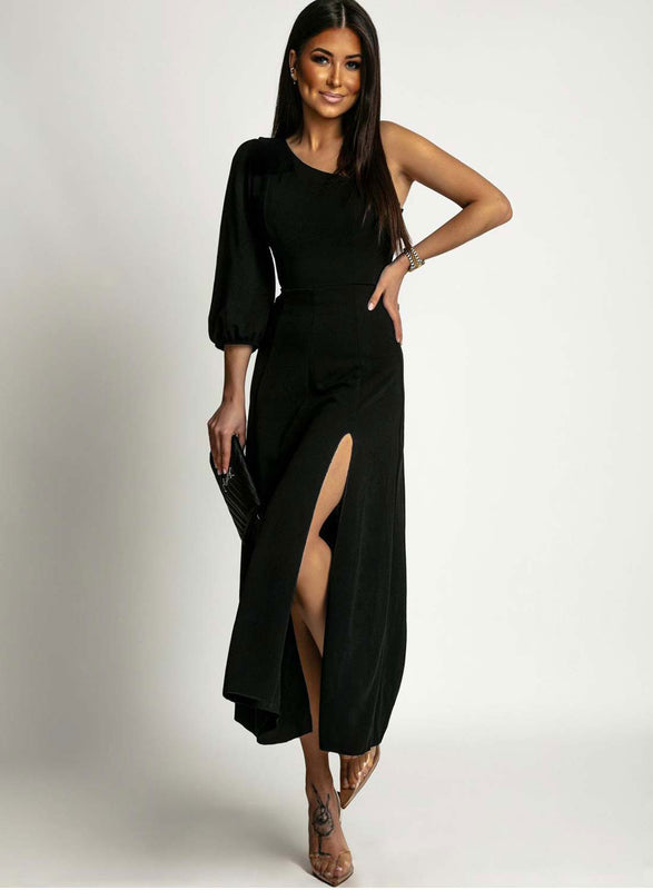 Robe noire asymétrique à fente latérale