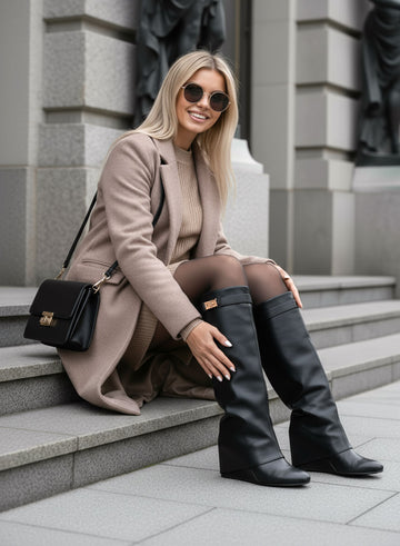 BONNIE - Bottes noires en cuir synthétique avec revers et semelle compensée