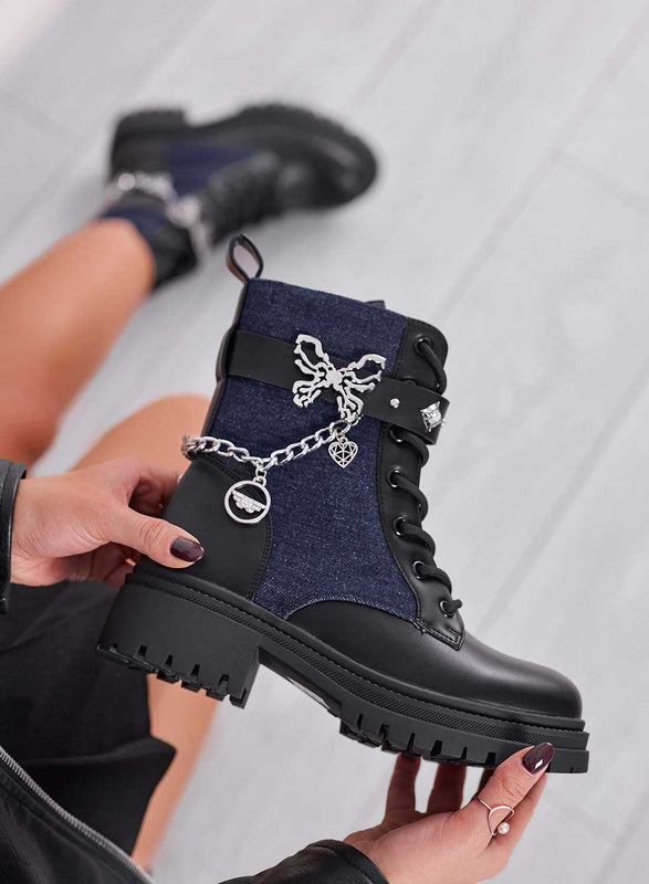 EDDY - Bottines noires style rangers avec inserts en jean bleu et papillons